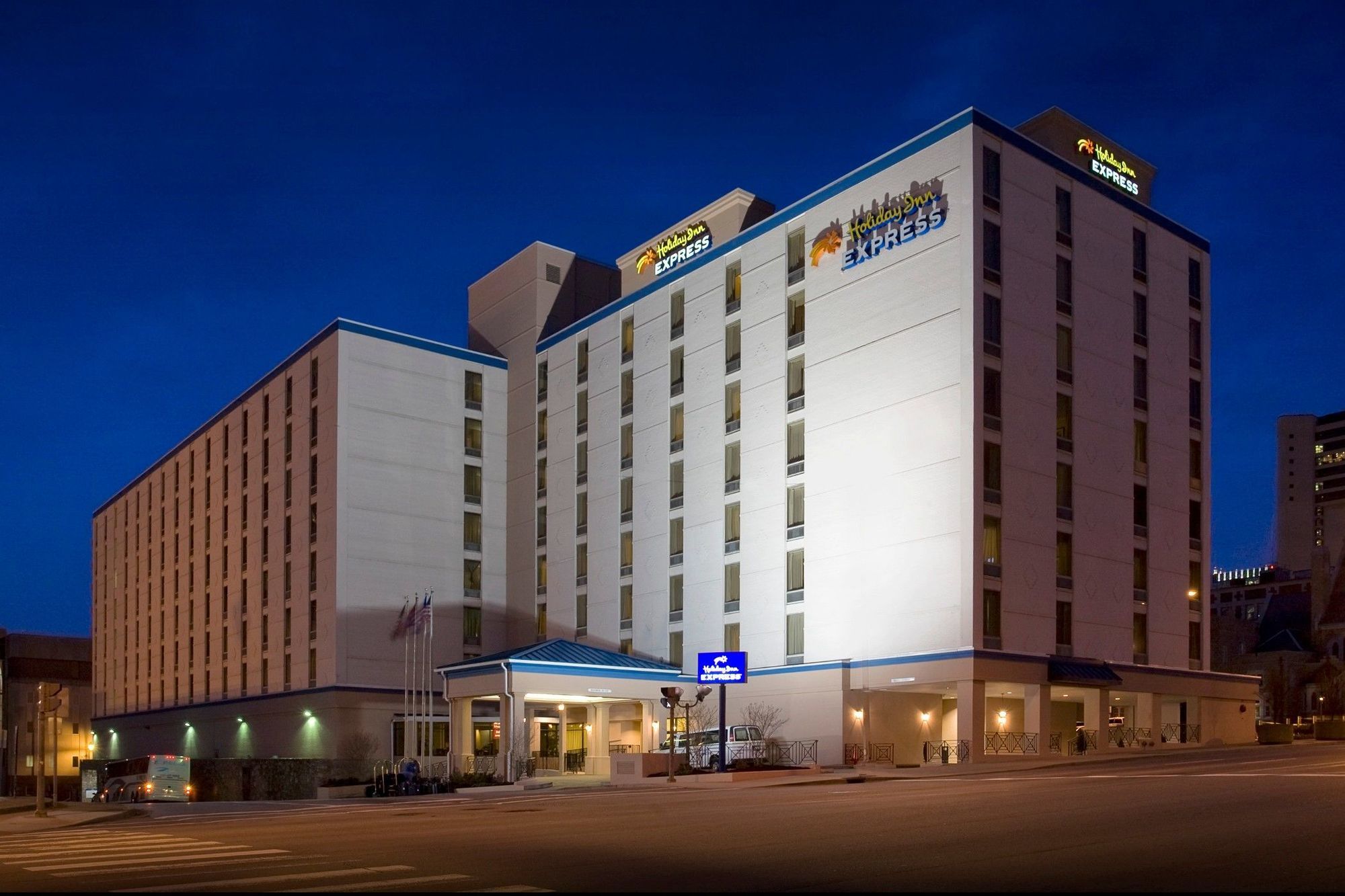 Holiday Inn Express Nashville-Downtown - Broadway By Ihg Extérieur photo